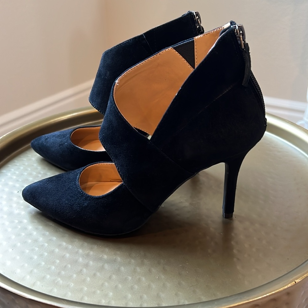 Tesori Edie Black Suede Heels - Picture 4 of 14